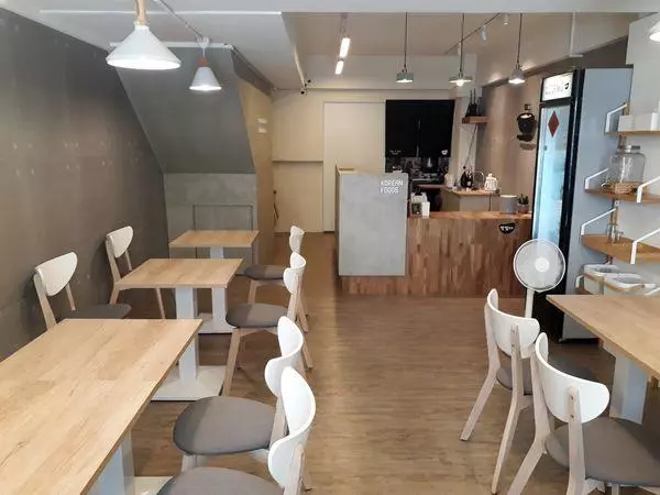 隱身在都市裡白色清新小屋,我在瑪希噠韓式小吃