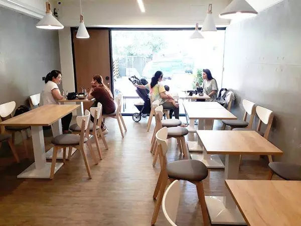 隱身在都市裡白色清新小屋,我在瑪希噠韓式小吃