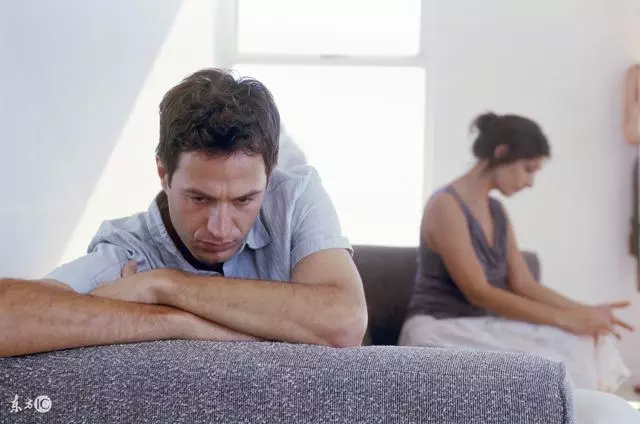 結婚才一個月,我都懷孕了,你還做出這樣的事,離婚吧