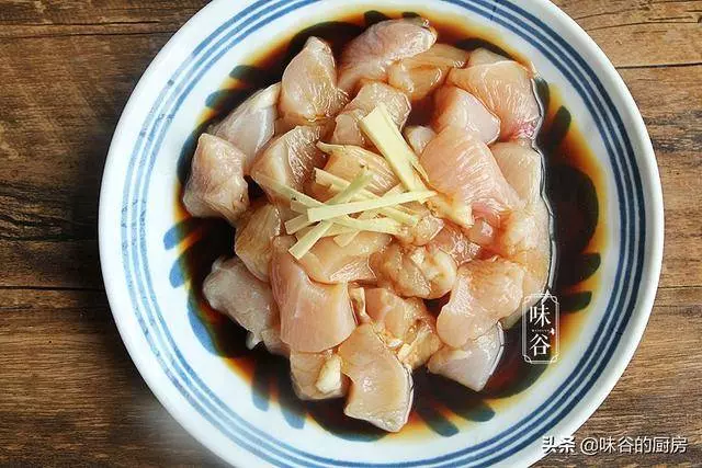 用薯片做的雞米花,你吃過嗎?香噴噴的又酥又脆,一口一個超過癮