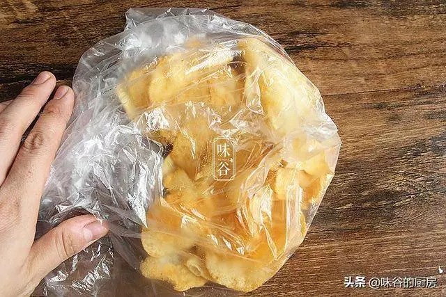 用薯片做的雞米花,你吃過嗎?香噴噴的又酥又脆,一口一個超過癮