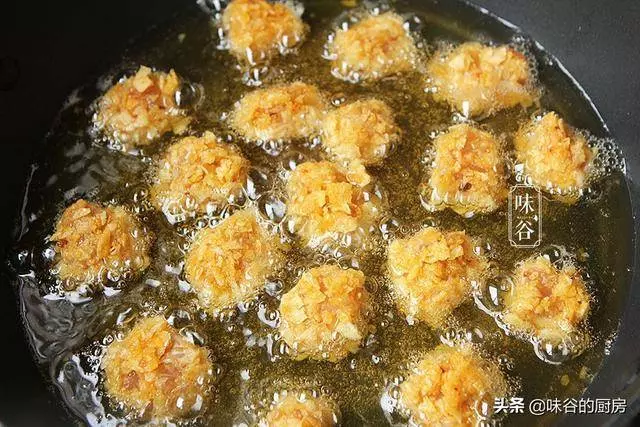 用薯片做的雞米花,你吃過嗎?香噴噴的又酥又脆,一口一個超過癮