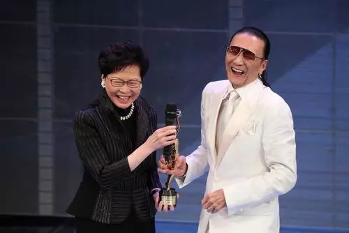謝賢剛拿到終身成就獎,就傳來壞消息,新劇被叫停