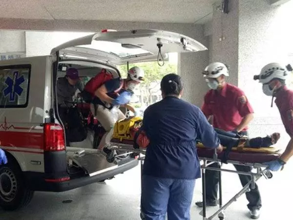 花蓮地震被石壓重傷 ! 馬來西亞的40歲朱姓男子所幸急救後, 恢復心跳 !