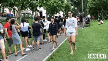 排了一條街的隊,吃一碗新加坡最好吃的鰻魚飯,值了!