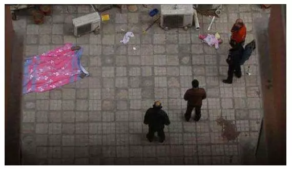 婆婆抱著剛滿月親孫女跳樓身亡,只因兒媳一句話,導致家破人亡!