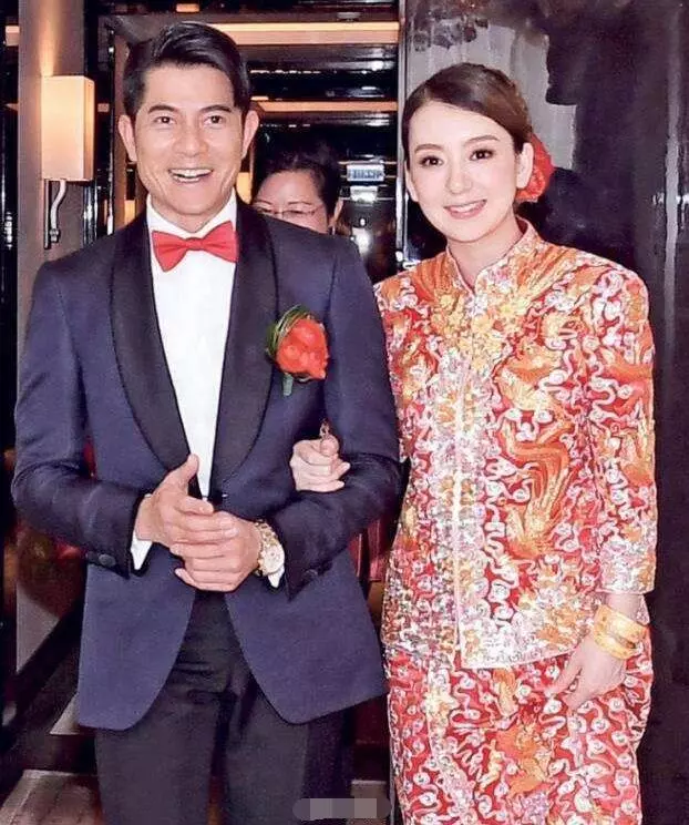 郭富城喜迎二胎,激動曬一家四口牽手照,配色疑似透露寶寶性別!