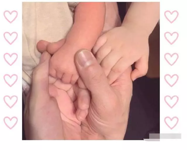 郭富城喜迎二胎,激動曬一家四口牽手照,配色疑似透露寶寶性別!