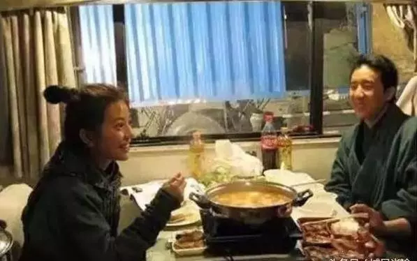 明星「片場吃飯照」曝光,胡歌、劉德華和彭於晏的差別,一看就知道 難怪劉最紅…