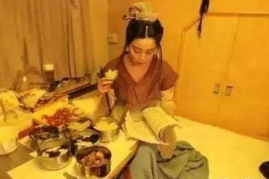 明星「片場吃飯照」曝光,胡歌、劉德華和彭於晏的差別,一看就知道 難怪劉最紅…