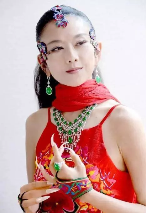 假如給你一億,但必須娶一位大齡女星,網友:圖4不給錢也要娶