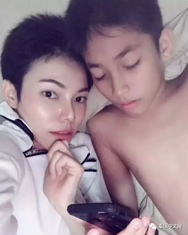 辣媽曬母愛「嘴對嘴親13歲兒子」,PO照「晚上讓兒子一起入睡」網怒轟
