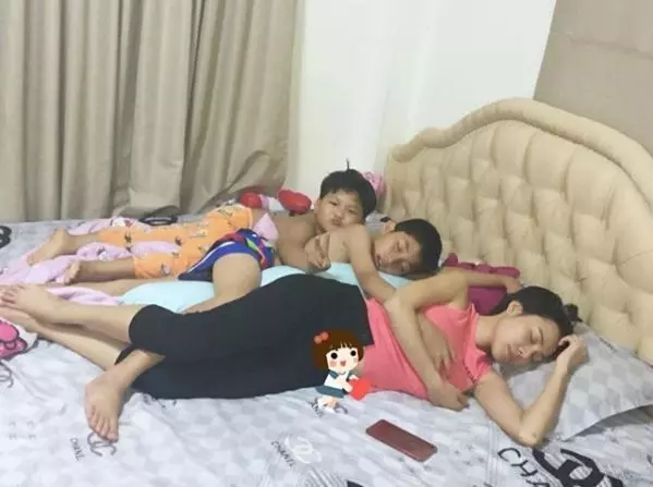 辣媽曬母愛「嘴對嘴親13歲兒子」,PO照「晚上讓兒子一起入睡」網怒轟