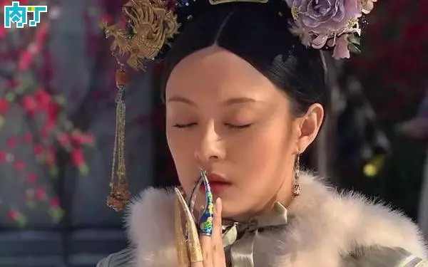 為什麼清朝后妃要戴指甲套?不光是為了美觀原因「和後宮內鬥有關」 一碰到就會沒命的...