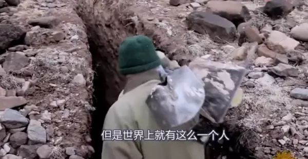 男子隱居沙漠不願走,25年後被人發現,進入洞口後驚歎:這是異世嗎?