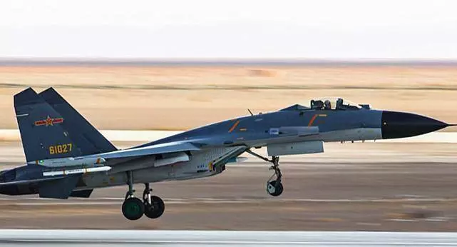 中國殲-11B戰機海上攔截外軍機,座艙警報不斷,或被雷達鎖定