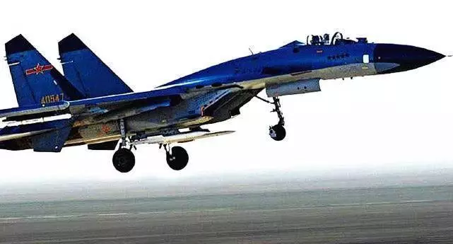 中國殲-11B戰機海上攔截外軍機,座艙警報不斷,或被雷達鎖定
