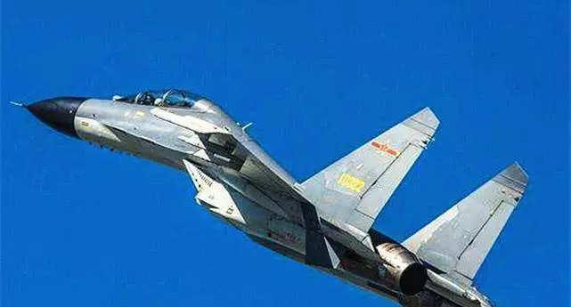 中國殲-11B戰機海上攔截外軍機,座艙警報不斷,或被雷達鎖定