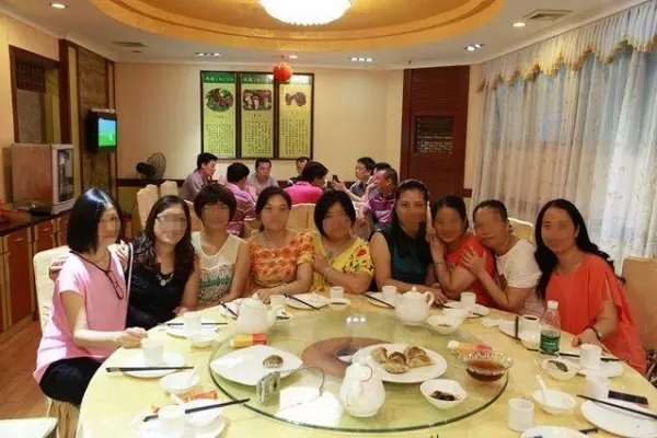 同學聚會,前妻變成大胖子被嘲笑!結帳時大家被她嚇得屁滾尿流!!