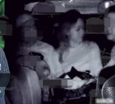 許志安偷吃「21歲女星黃心穎」,兩人計程車上不斷激吻,如今影片遭流出....