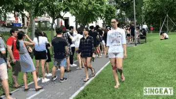 排了一條街的隊,吃一碗新加坡最好吃的鰻魚飯,值了!