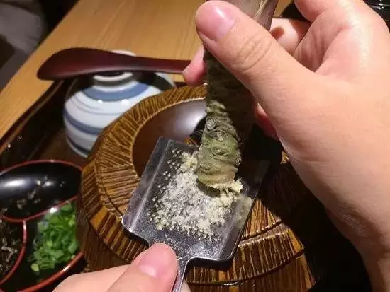 排了一條街的隊,吃一碗新加坡最好吃的鰻魚飯,值了!