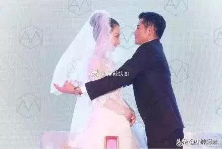 郭天王官宣：喜得愛子，一家開心四人行，網友：小手胖嘟嘟超可愛