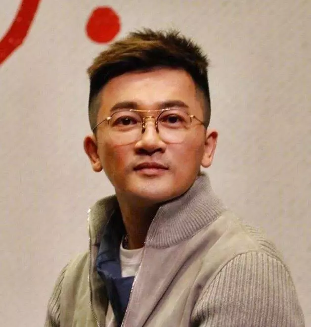 45歲蘇有朋老了,47陳志朋老了,48吳奇隆老了,44的他卻好似23歲!