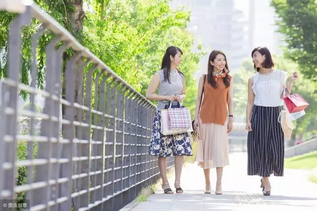 丈夫在我逛街間隙去他女同事家「串門」,歸來時鼻青臉腫