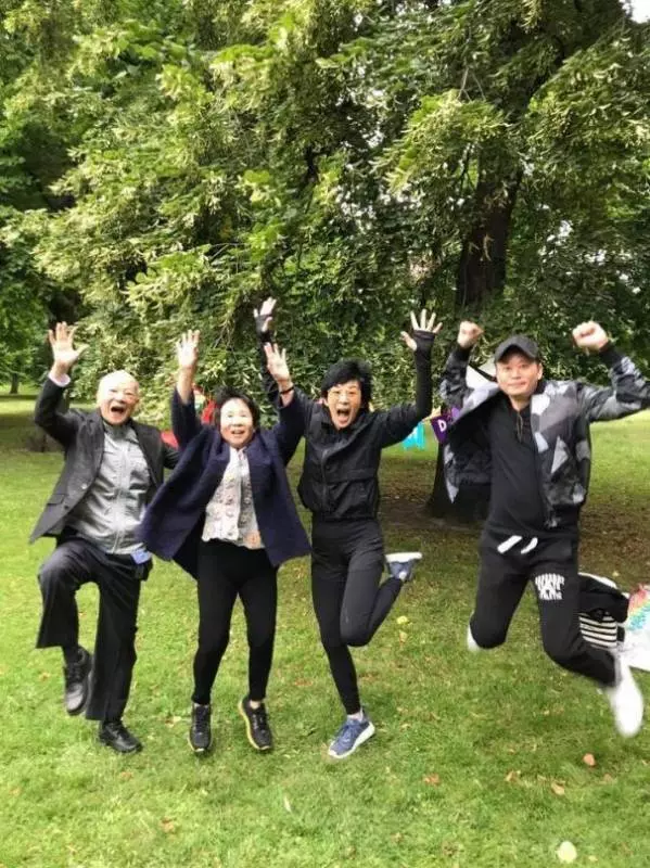吳君如愛女轉眼已是亭亭玉立了!曬出慶生母女合照,女兒長相清秀,有氣質!