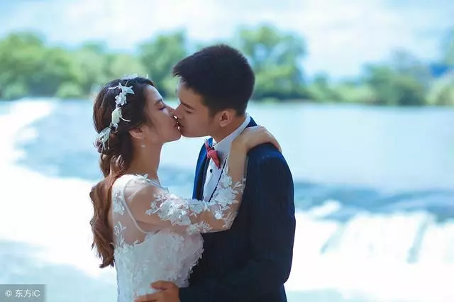 別說了,離婚吧,我和你結婚不是為了讓自己吃苦,讓你妹妹享福的