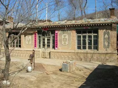 母親跪求叔叔借我學費,被嘲諷後拒絕,10年後他求我救他兒子