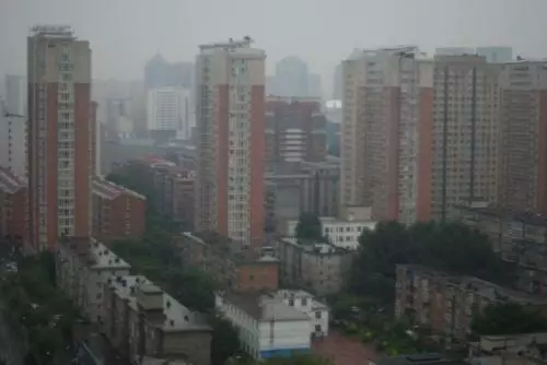 母親跪求叔叔借我學費,被嘲諷後拒絕,10年後他求我救他兒子