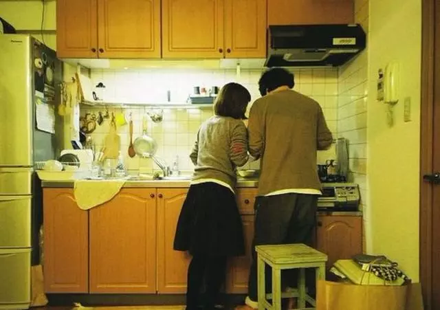 里孫滿月給500,外孫女滿月卻給5000,婆婆你做得對!