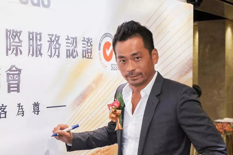 【再爆料!】許志安只是『備胎』,黃心穎真正的目標是集團老闆洗米華!處心積慮、製造偶遇接近他!