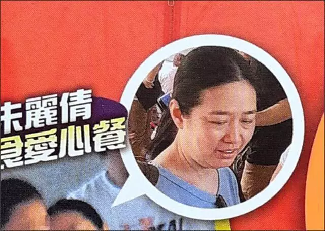 劉德華老婆朱麗倩現身女兒校運會,發福成球完全不敢看