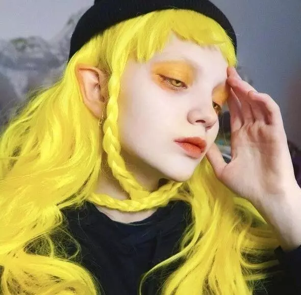 最會染的少女!19歲正妹「染過世上所有顏色」 連最醜「青色」都能演繹成仙氣精靈❤