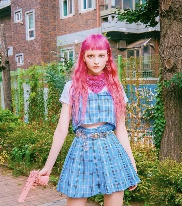 最會染的少女!19歲正妹「染過世上所有顏色」 連最醜「青色」都能演繹成仙氣精靈❤