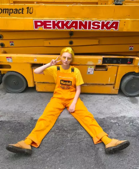 最會染的少女!19歲正妹「染過世上所有顏色」 連最醜「青色」都能演繹成仙氣精靈❤