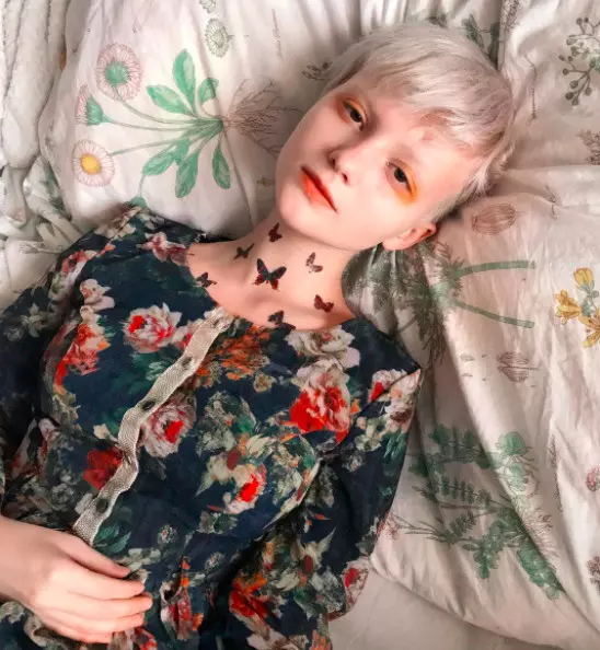 最會染的少女!19歲正妹「染過世上所有顏色」 連最醜「青色」都能演繹成仙氣精靈❤