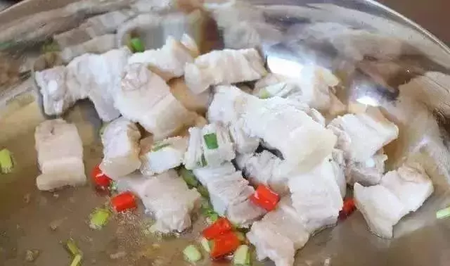 香氣撲鼻的排骨板栗燜飯,一個電飯鍋就搞定!