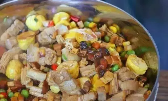 香氣撲鼻的排骨板栗燜飯,一個電飯鍋就搞定!