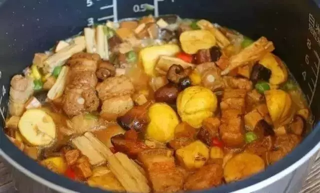 香氣撲鼻的排骨板栗燜飯,一個電飯鍋就搞定!