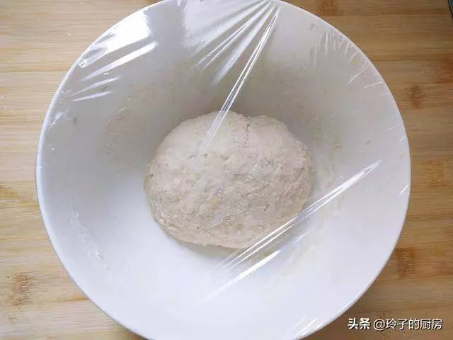 2根香蕉2個雞蛋教你做最好吃的香蕉酥,做多少吃多少,渣都不剩