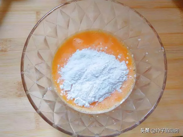 2根香蕉2個雞蛋教你做最好吃的香蕉酥,做多少吃多少,渣都不剩