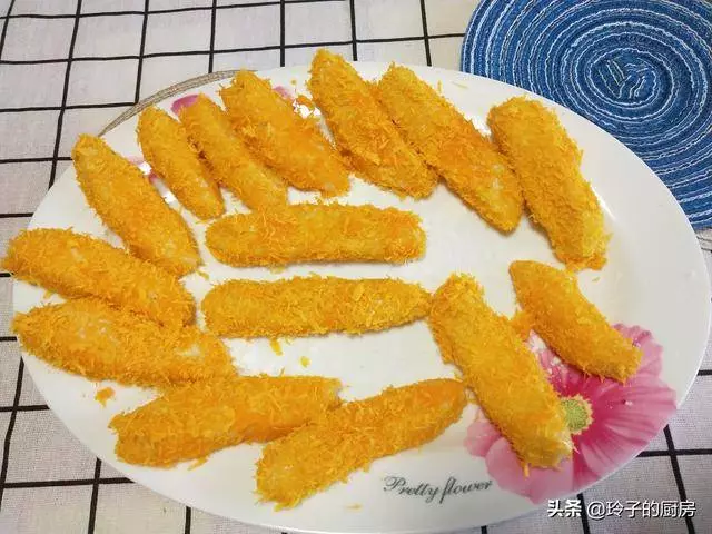 2根香蕉2個雞蛋教你做最好吃的香蕉酥,做多少吃多少,渣都不剩