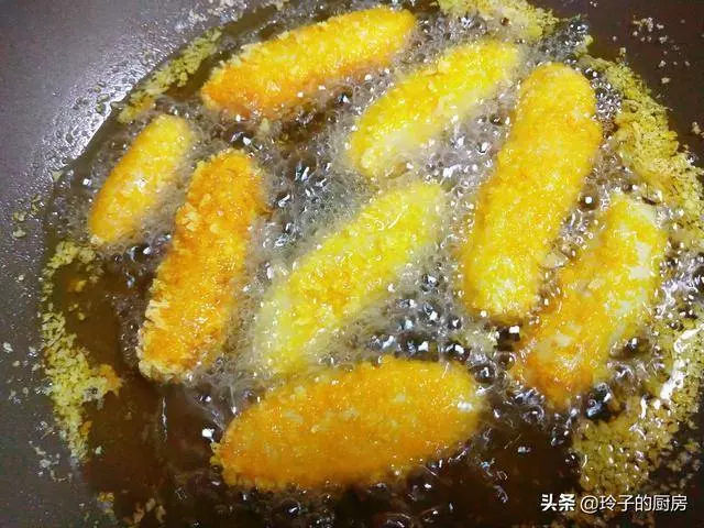 2根香蕉2個雞蛋教你做最好吃的香蕉酥,做多少吃多少,渣都不剩