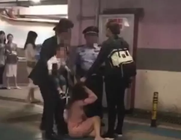 小三遭正宮撕逼 老公卻護著小三