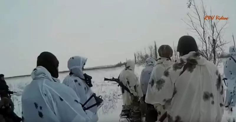 每秒都在上演悲劇...士兵撿敵軍手機桌布還抱著愛女 見6通未接後告知:妳兒子走了