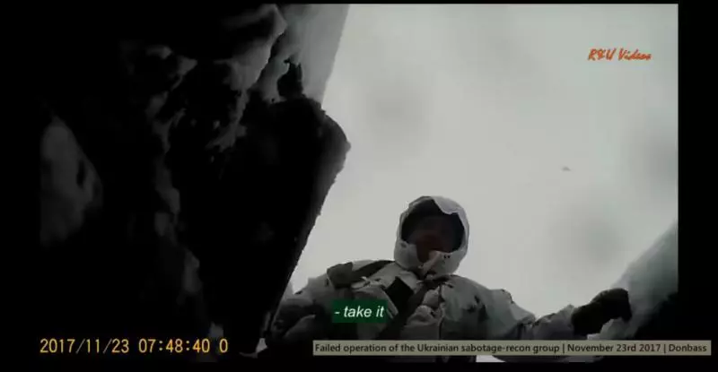 每秒都在上演悲劇...士兵撿敵軍手機桌布還抱著愛女 見6通未接後告知:妳兒子走了
